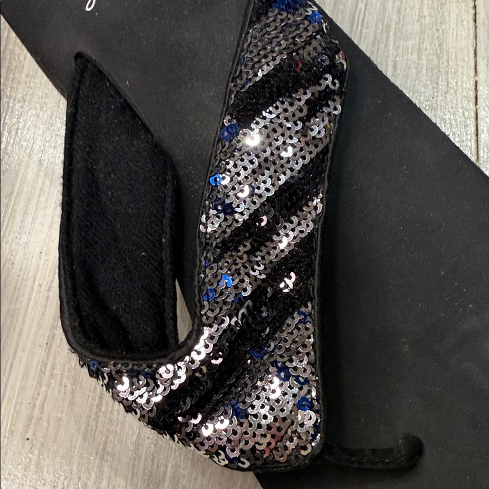 Yellow Box Black and White Logo Design - Picture 4 of 5